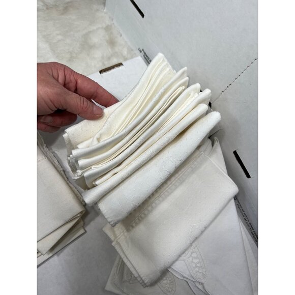 Vintage White Linen Napkins Set With Intricate Embroidery - Picture 11 of 15